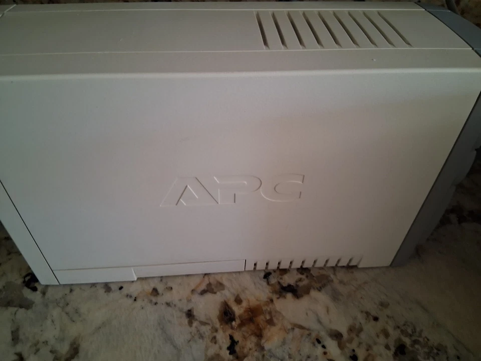 APC CS350 Back-UPS BK350 Power Supply with 6 Outlets Uninterruptible W/Battery - Image 4 of 4