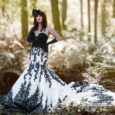 White Black Mermaid Wedding Dress Sweetheart Corset Vintage Gothic Lace Applique