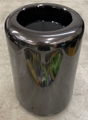 Apple Mac Pro Late 2013 Xeon E5 12Core 2.7GHz 32GB RAM 1TB SSD AMD D700 6GB READ