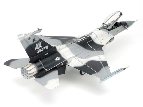 Kit Modelo Tamiya 61106 F-16C/N Aggressor/Adversario 1/48 - EE. UU. - Imagen 3 de 5