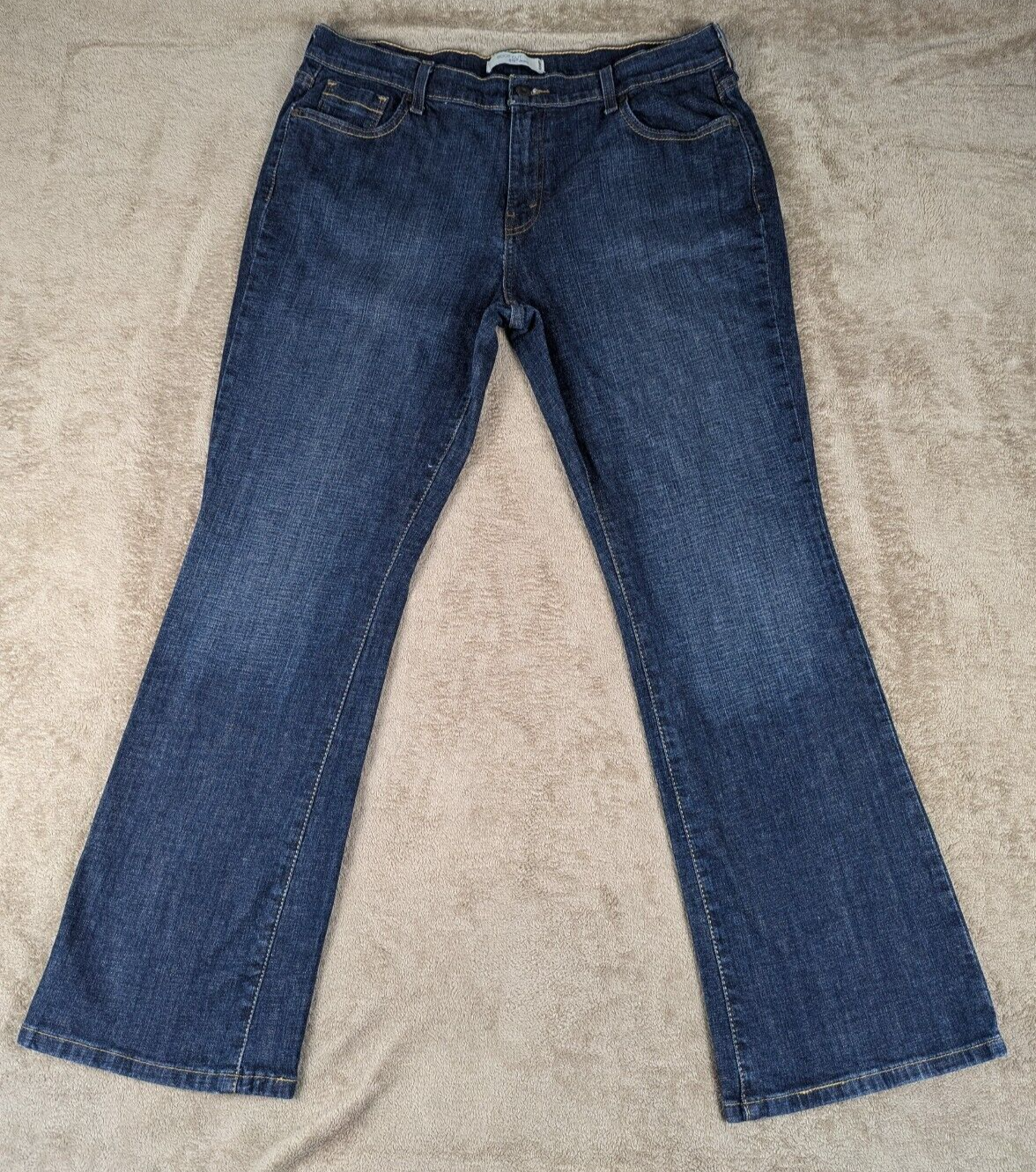 Levi's Women's 515 Boot Cut Medium Wash 16M 36