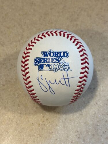 George Brett signed 1985 World Series baseball ** Beckett **