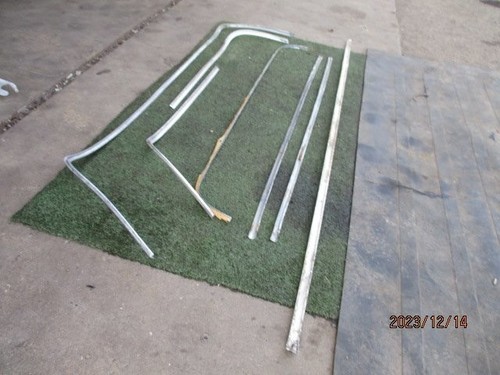 W111 Mercedes Benz 220S Glass molding set - Foto 6 di 10