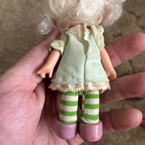 Pastel de ángel de fresa de colección con mofeta de souffle para mascotas y peine años 80 - Imagen 9 de 22