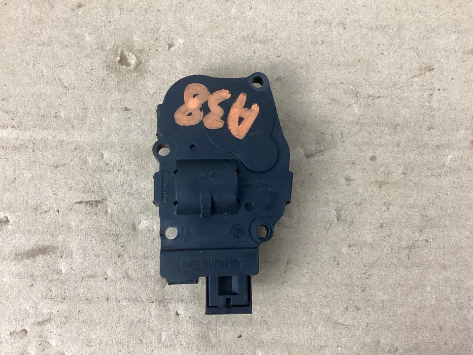 Комплект из 7 оригинальных регуляторов привода клапана нагревателя двигателя 2010-2016 MERCEDES-BENZ GL450 - Изображение 3 из 4