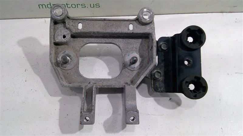 Soporte de montaje del motor lado izquierdo Nissan Versa 2020-2022 OEM 11254-5RA0A Foto 2 de 4