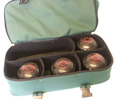 ALMARK Clubmaster Size 2M Medium Lawn & Indoor Bowls with Bag