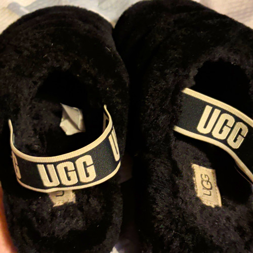 UGG Fluff Yeah Women’s 7 Black Faux Fur Slide Slippers Logo Strap Open Toe