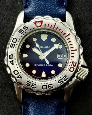 Vtg New 1996 SEIKO Scuba Diver Women s 32mm Quartz Watch Date Steel Blue 200M