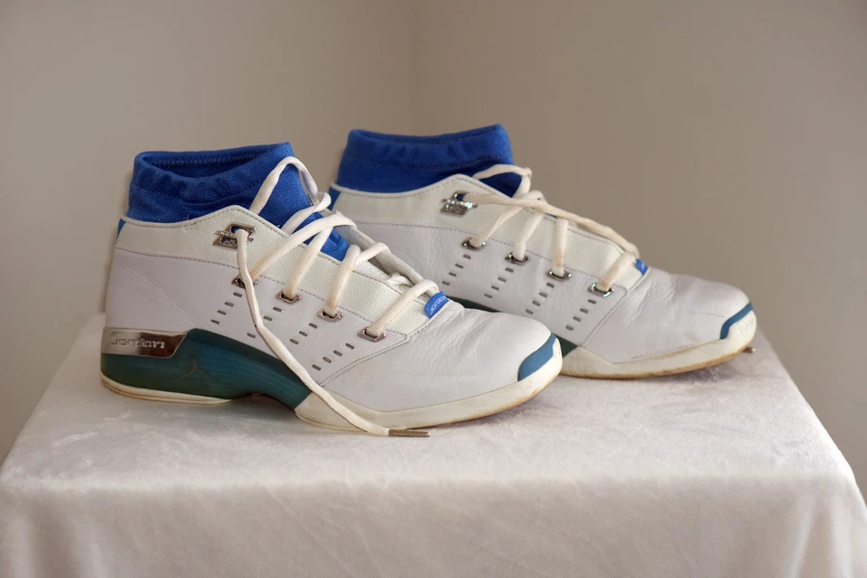 Talla 11 - Air Jordan 17 OG 2002 Bajo 'UNC' Usado con Caja Original Foto 2 de 4