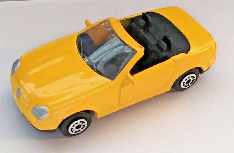 Mercedes Benz SLK 230 Convertible Maisto 1:64 Scale, Never Played With Die Cast.
