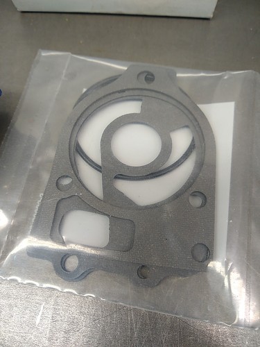 *NEW* Quicksilver Mercury 46-42579A3 Water Pump Base 24122406 - Picture 4 of 5