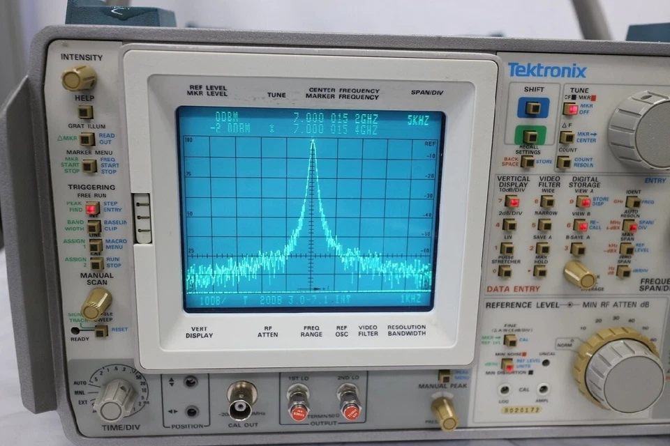 Tektronix 497P 100Hz-7GHz Spectrum Analyzer one item only From JAPAN Used item - Image 2 of 4