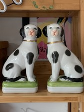Coppia di grandi cani antichi maculati Staffordshire 