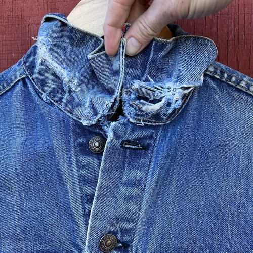 VTG 70s Distressed Levi's Denim Jean Jacket Two Pockets w/ Original Repairs - Picture 7 of 14