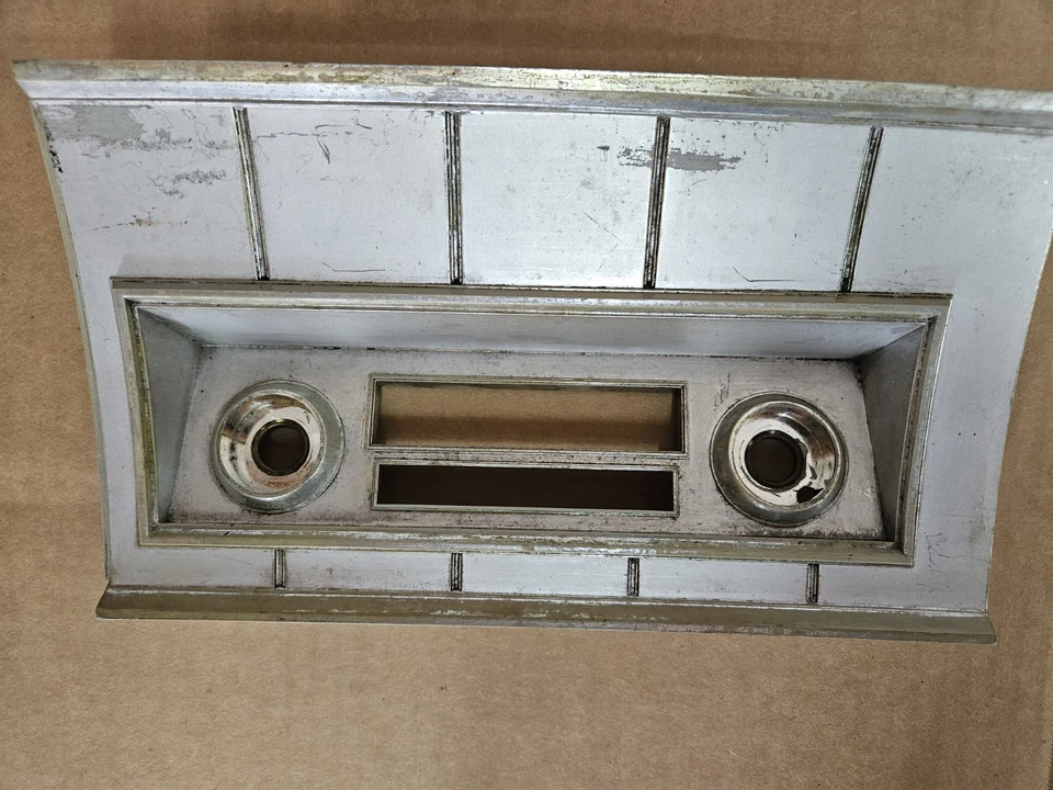 Dodge Coronet 440 500 1965 usado Mopar radio bisel Am Fm Foto 3 de 4