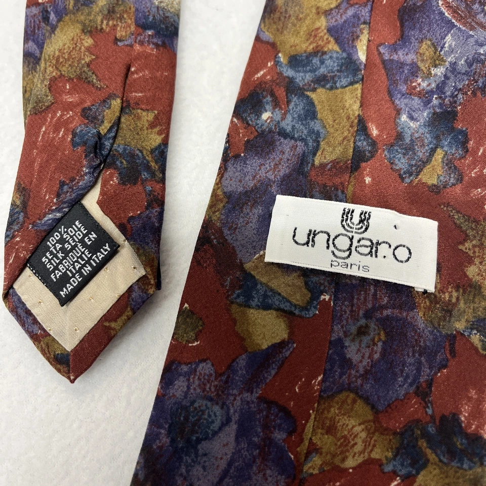 Corbata de seda con flores Emanuel Ungaro roja, púrpura, verde hecha en Italia Foto 3 de 3