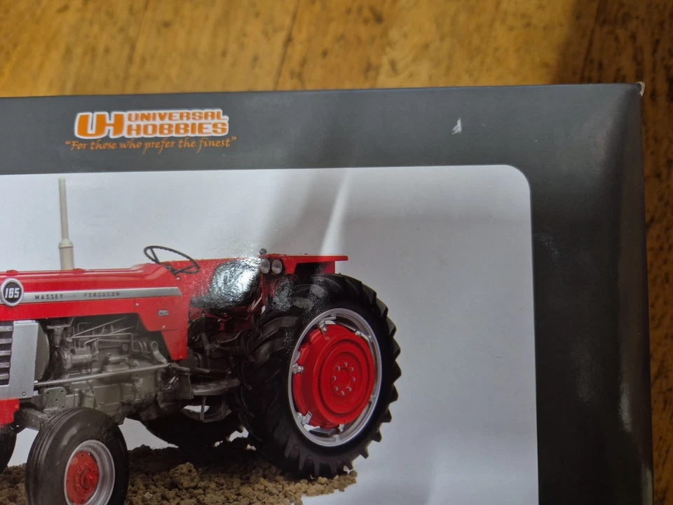 Universal Hobbies UH4053 Massey Ferguson 165 Diesel US Version 1:16 tractor mode - Image 4 of 4