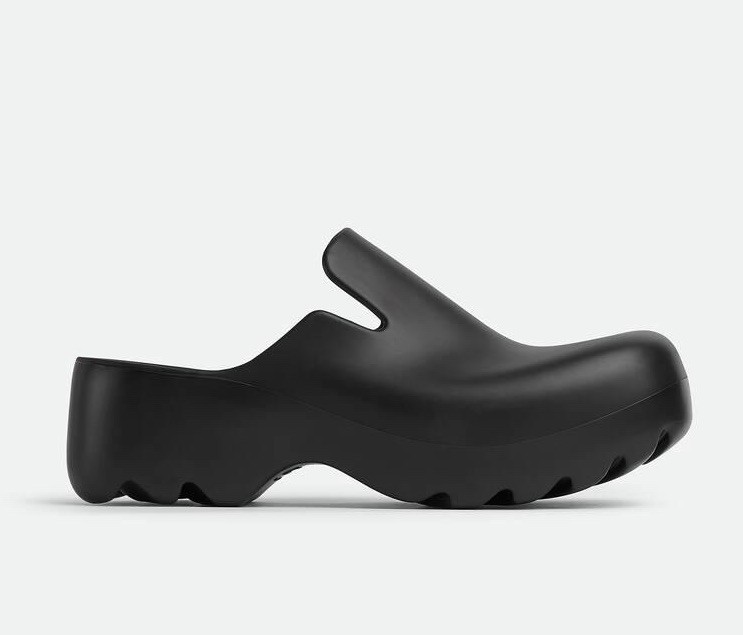 【BOTTEGA VENETA】RUBBER SANDALS NIB $390 Bottega Veneta Slider Patterned Rubber Sandals