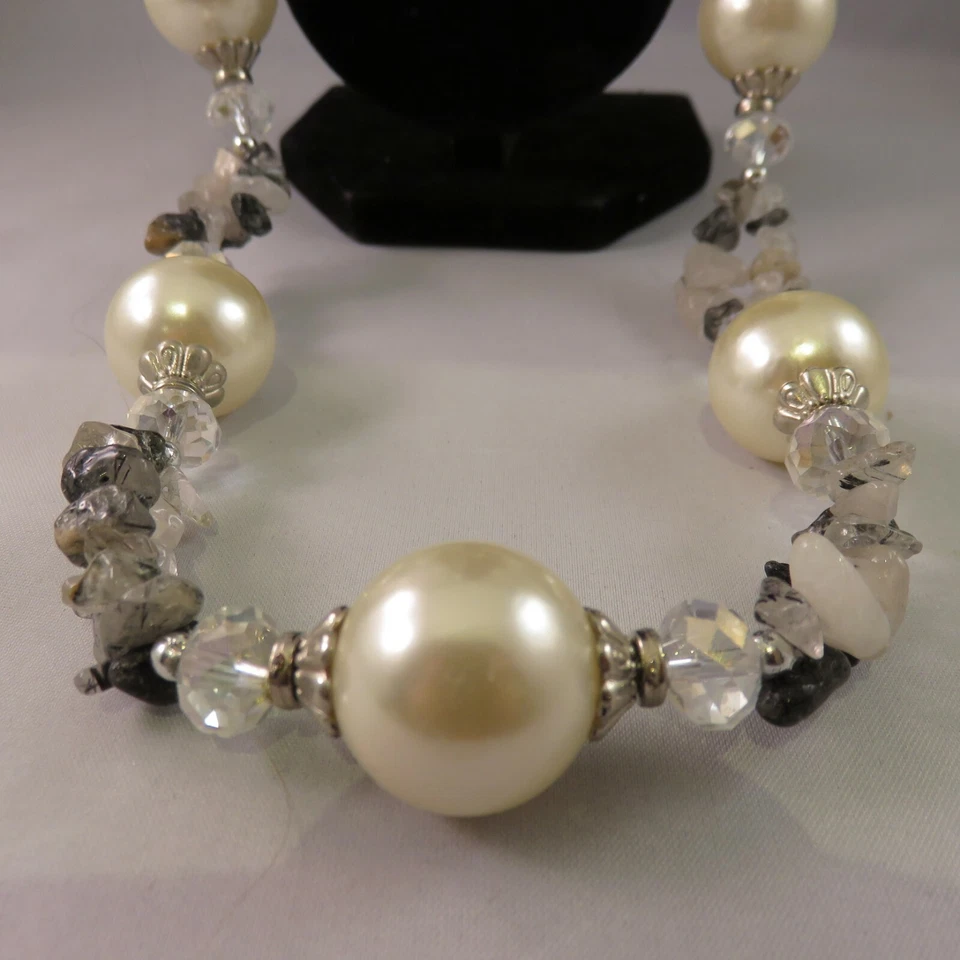 ENORMOUS FAUX PEARLS WITH INTERTWINED SMOKEY QUARTZ AND SILVER ACCENTS - Image 2 of 4