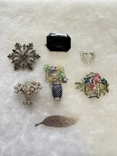 Estate Find Lot Of Assorted Brooches/Pins X 7.