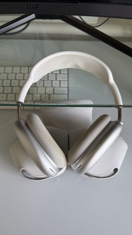 Apple AirPods Max, lightning port