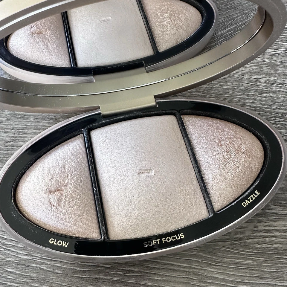 Too Faced Born This Way Turn Up The Light Highlighting Palette - LIGHT - READ!!! - Image 3 of 4