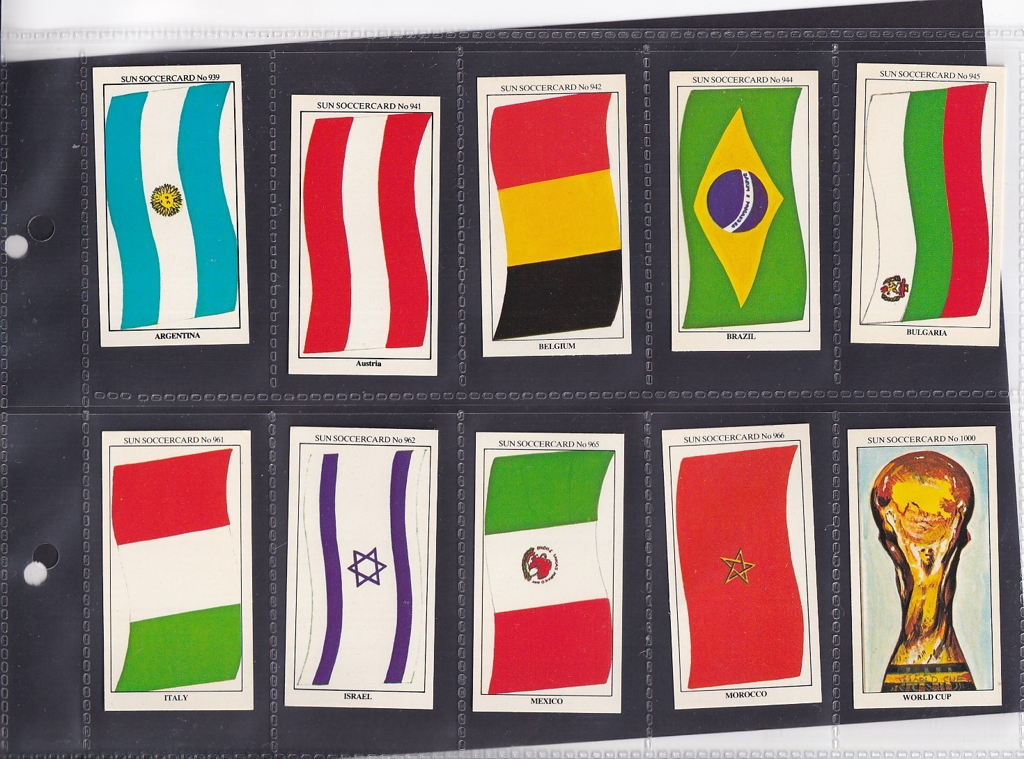 THE SUN - SOCCERCARDS  - 1979 - 10 CARDS - FLAGS  (A-M) & TROPHY