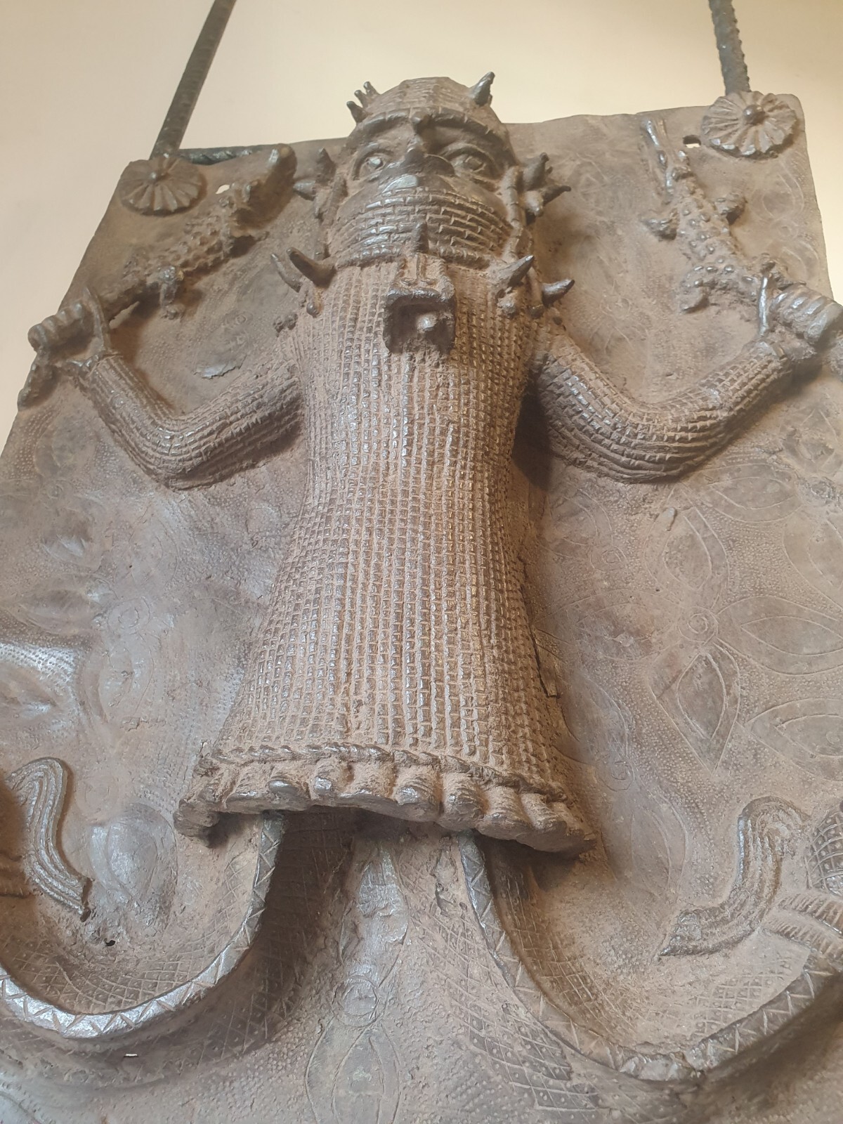 Fine, Old Bronze Plaque Of Oba Of Benin With Mudfish Feet. Superb. 48cm