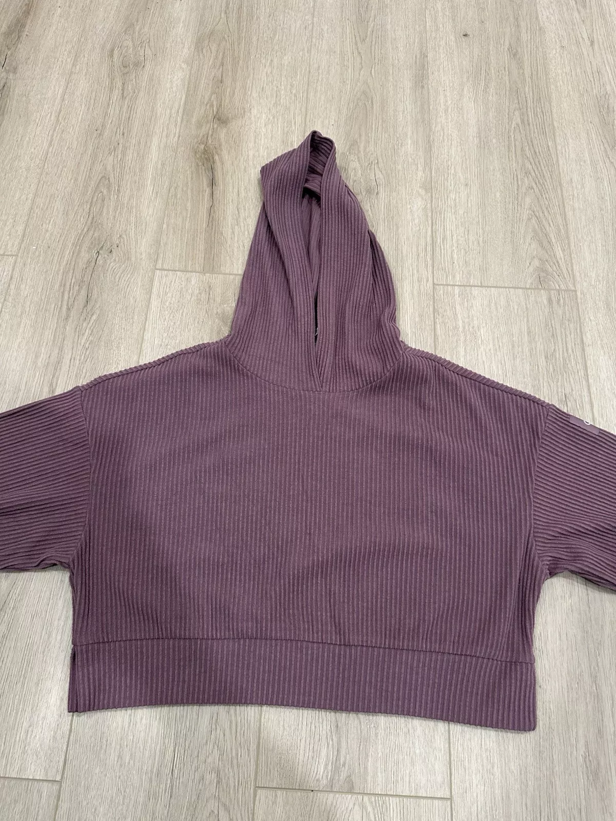 alo-yoga cropped ribbed comfy active hoodie
