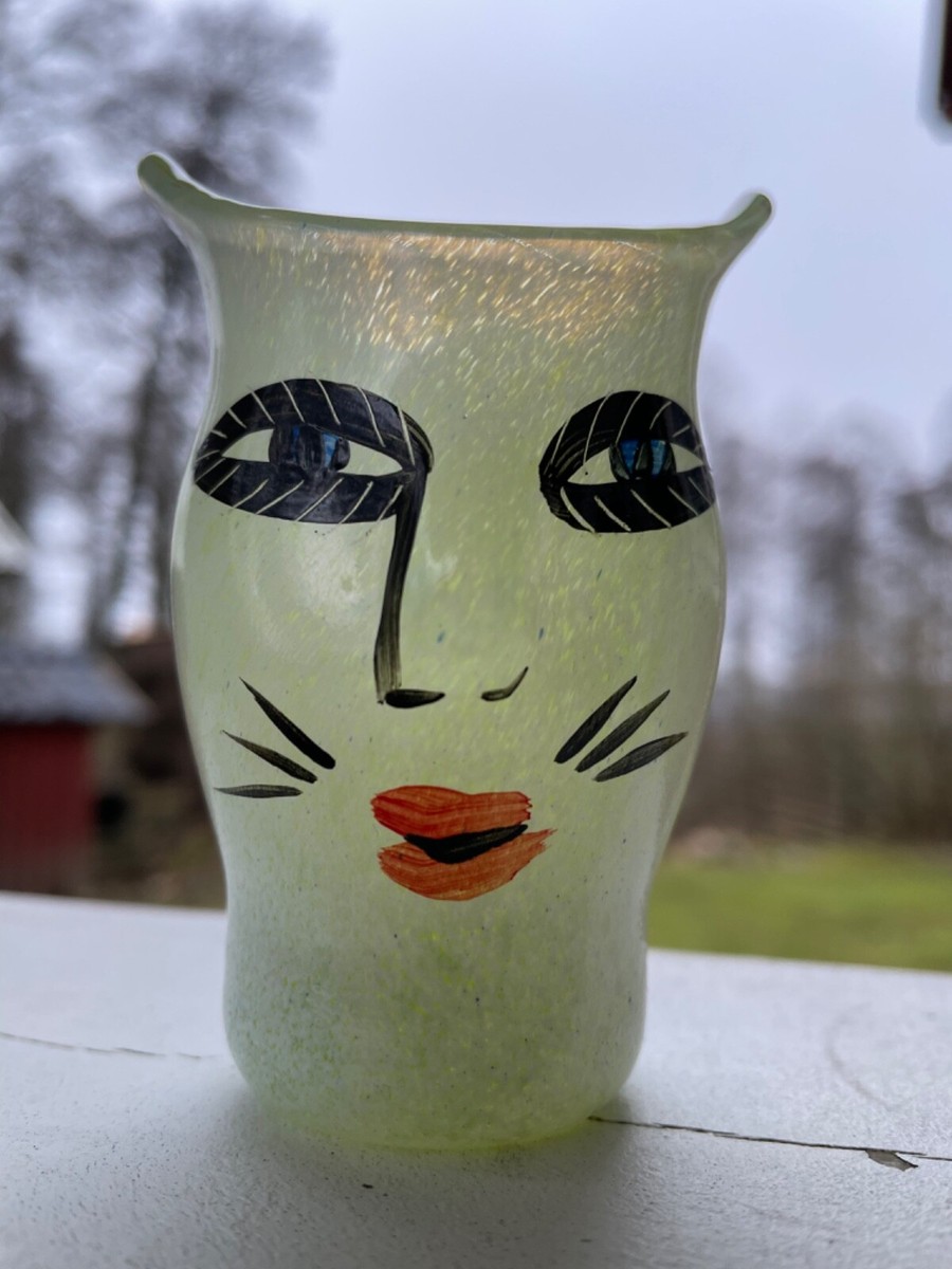 Kosta boda@Open minds@Ulrica Hydman Vallien@Beige vase 9cm high