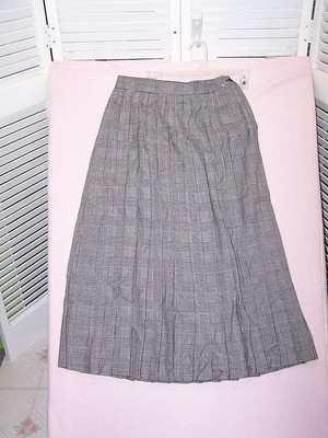 On Sale WORTHINGTON Black white houndstooth plaid pleated skirt size 10 27x33 On Sale WORTHINGTON Black white houndstooth plaid pleated skirt size 10 27x33