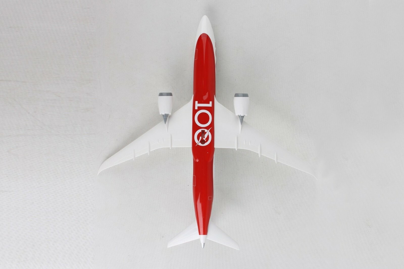 Skymarks SKR1044 Qantas Boeing 787-900 100th Annv Desk Top Model 1/200 Airplane