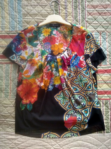 Blusa estampada transparente de manga corta de Mafecco, multicolor, talla 48