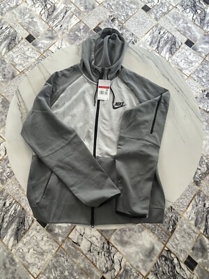 nike tech fleece essentials