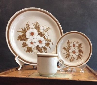 Mountain Wood Collection Stoneware Dried Flowers Dinnerware Plate