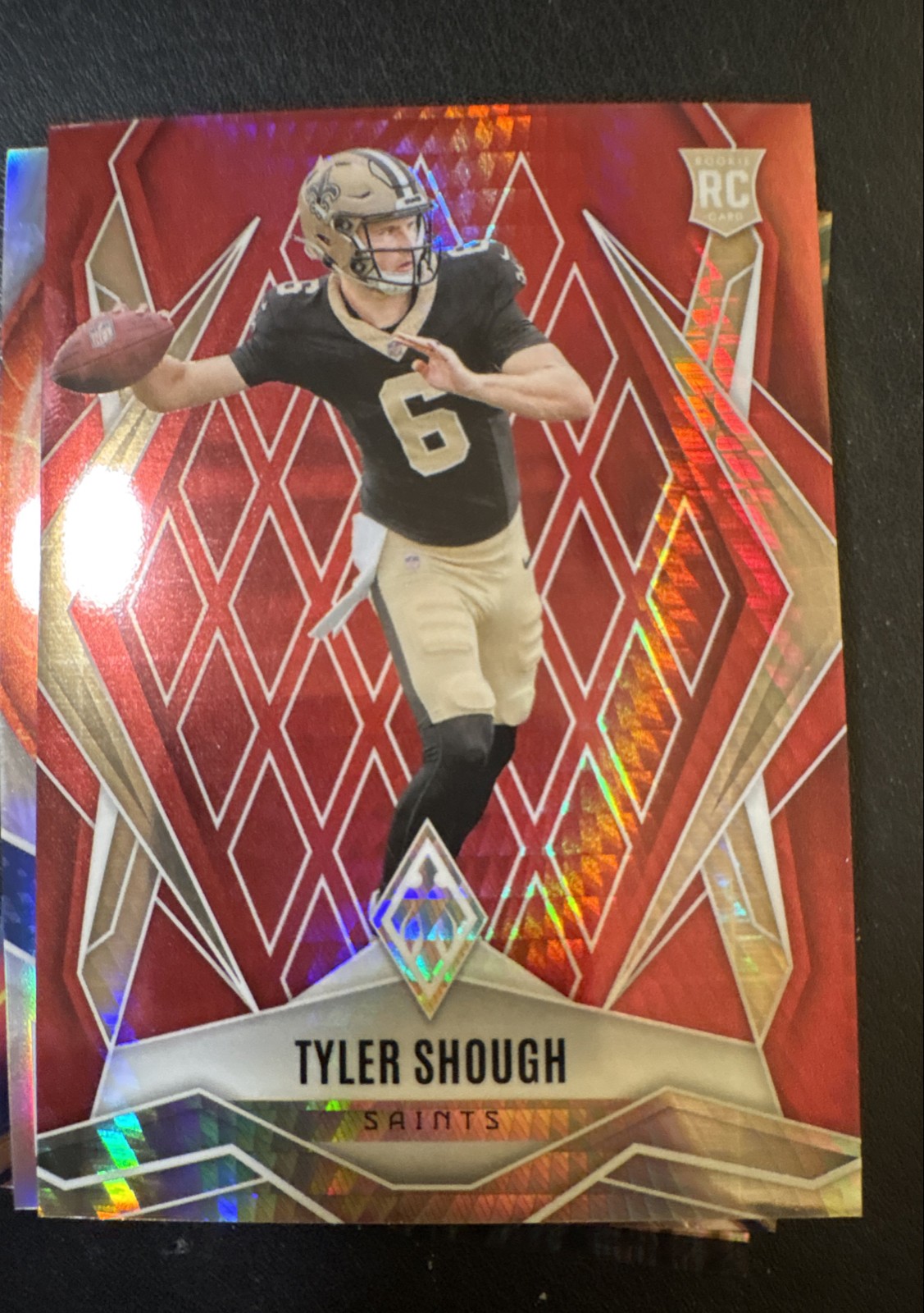 2025 Panini Phoenix - Rookies Tyler Shough #169 Red Hyper /399 (RC)