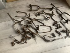 Garage sgombero .grande lotto lavoro di parti freno asta da pulire per restauro