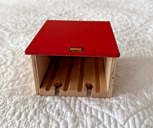 BRIO 33365 - Engine Shed Wooden Railway Depot