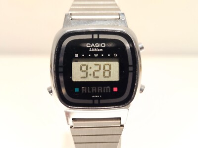 VINTAGE RARE COLLECTBLE CHROME DIGITAL ALARM LADIES WATCH 