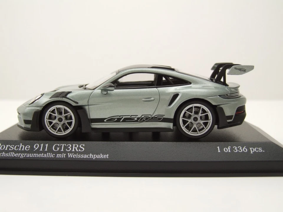 Porsche 911 (992) GT3 RS 2023 Argento Modellino 1:43 Minichamps - Immagine 3 di 4