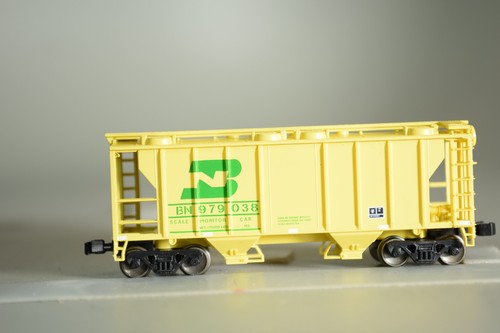 33046 Spur N ATLAS GEDECKTER HOPPER CAR BN BURLINGTON NORTHERN | Zustand: Used