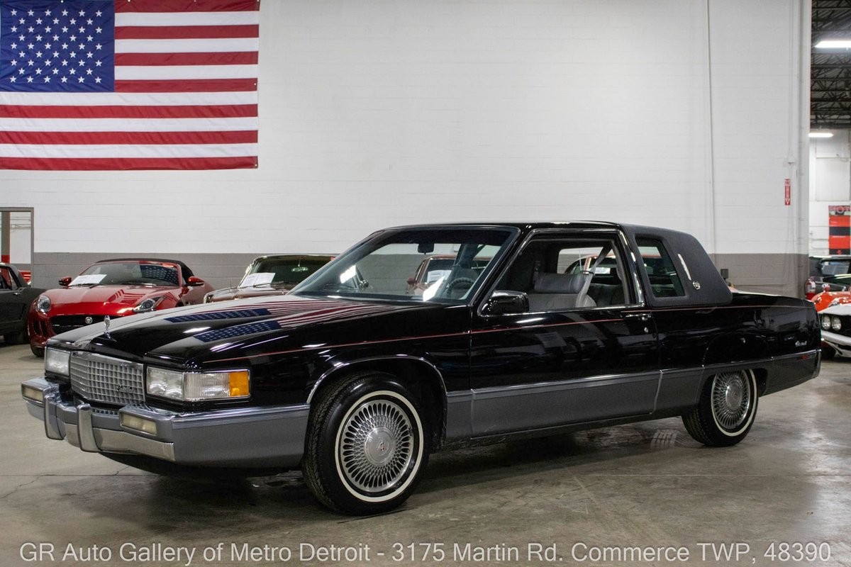 1990 Cadillac Fleetwood for sale in Walled Lake Michigan