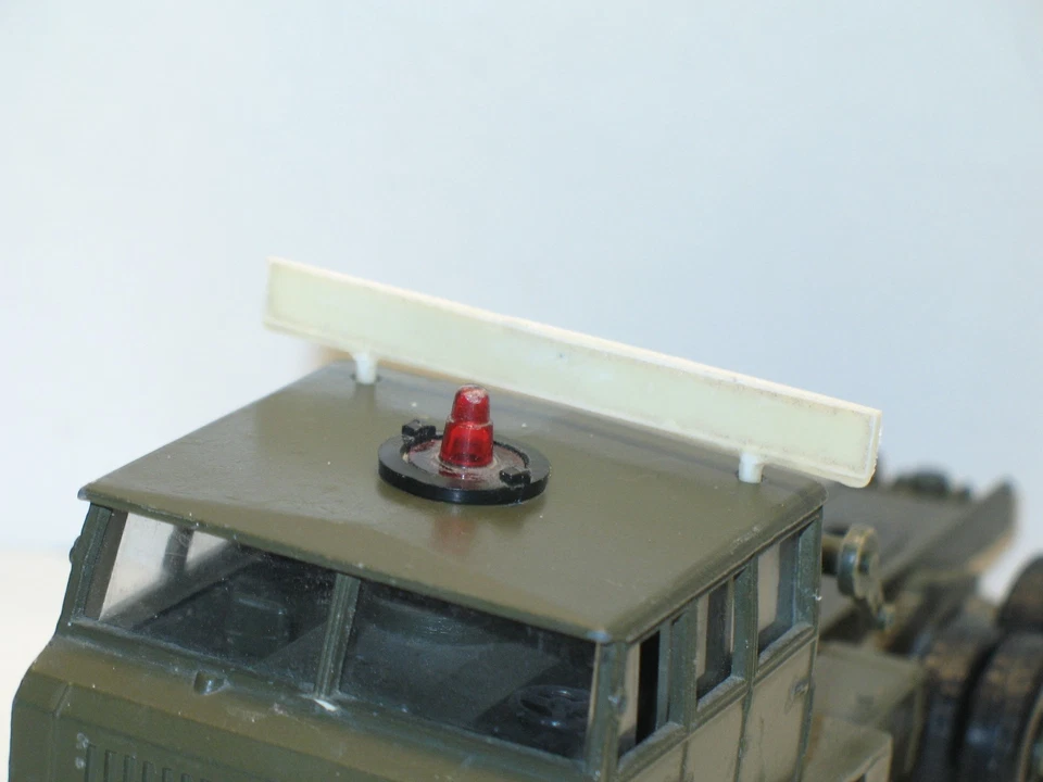Solido White Resin 2 Legged Strap For Berliet T12 Military - Image 3 of 4