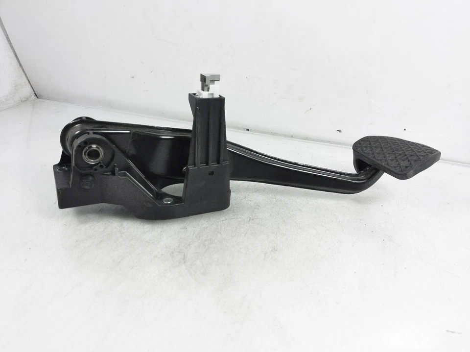 Pedal de freno Mercedes-Benz Cla250 2014 2015 2016 Foto 3 de 4