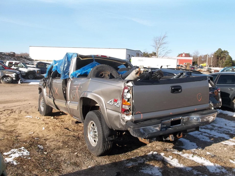 Brazo de control superior delantero usado se adapta a: Chevrolet Silverado 2500 2002 foto Foto 4 de 4