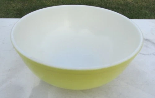Vintage Pyrex Primary YELLOW 4 Qt. Mixing / Nesting Bowl #404
