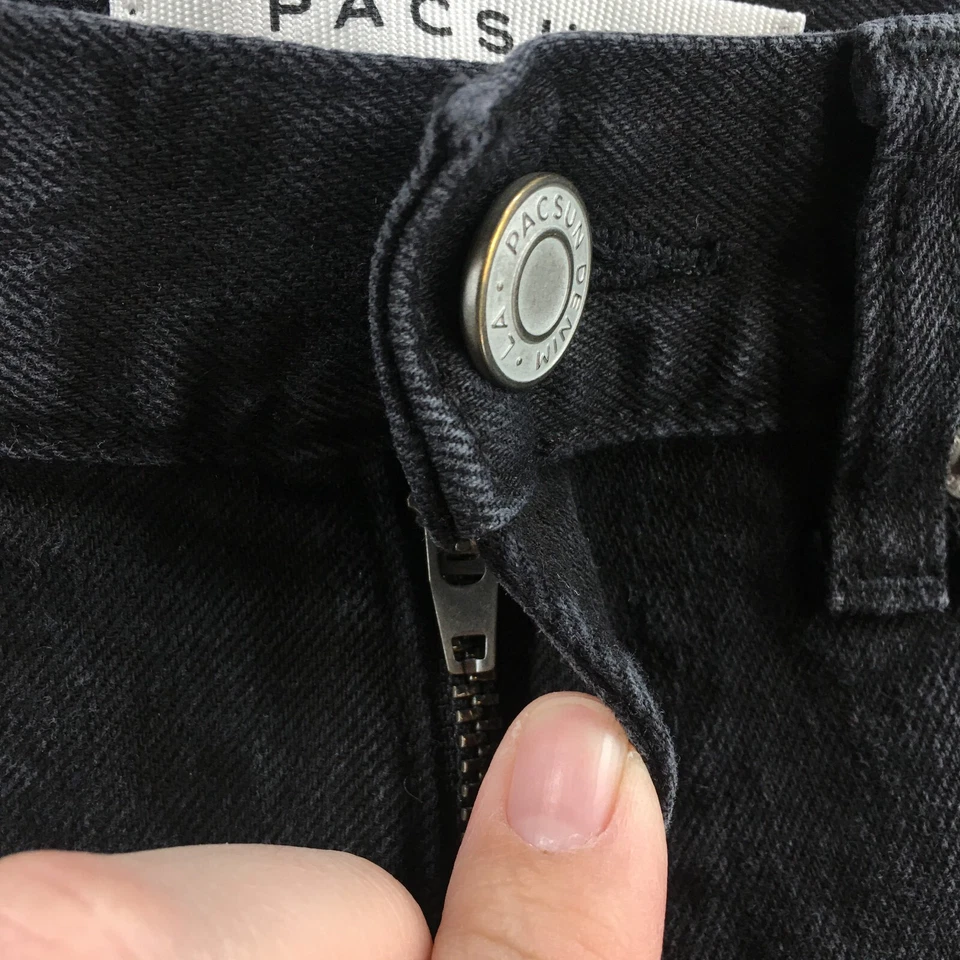 Bermudas cortas Pacsun más finas para hombre 31x30 (32x14 real) negras denim desgastadas Foto 3 de 4