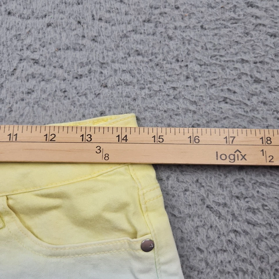 Pantalones cortos Judy Blue para mujer corte de jean mediano Foto 4 de 4