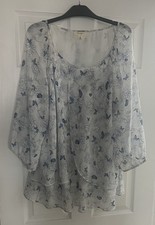 **  Ladies White and Blue Tamara H Long Sleeved Top - Size 2X (22/24)  **